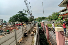 Jalan Dipagar Beton...