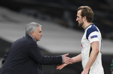 Tottenham Menang Clean...