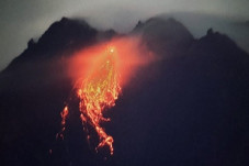 Erupsi, Dua Kubah Gunung...