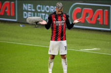 Theo Hernandez Tunggu...