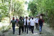 Kunjungi Taman Nasional...