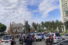 Ancol Padat Pengunjung,...