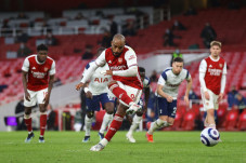 Derita Tottenham; Digasak...