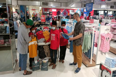 130 Anak Yatim Diajak...