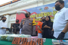 Disembunyikan Dalam...