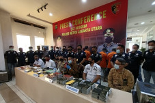 Enam Tahun Beraksi,...