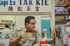 Ngopi Pake Baju Dinas,...