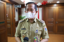 Wali Kota Jakut Minta...