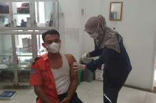 Ratusan Petugas Bandara...