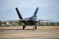 Jet Tempur Siluman F-22...