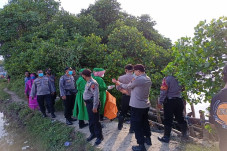 Mancing Ikan di Pinggir...