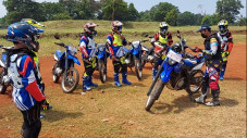 Teknik Dasar Naik Motor...