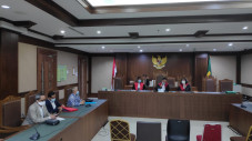 AHY Tak Hadir, Sidang...