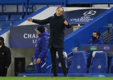 Chelsea Menang 2-0,...