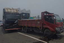 Tabrakan Beruntun di...