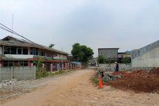 Pagar Beton Dirobohkan,...