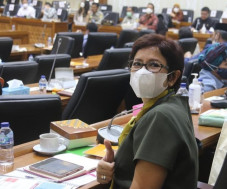 Nurul Arifin: Bangun...