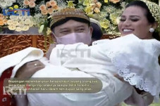 Anang Hermansyah Menggendong...
