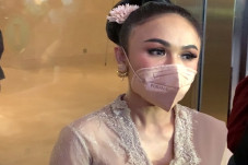 Hadiri Siraman Aurel,...