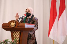 Beri Kepastian kepada...