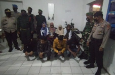 Berkeliaran Tengah Malam,...