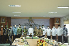 Menaker Ida Fauziyah...