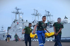 Kapal Tenggelam di Teluk...