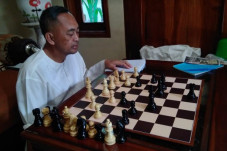 Gempar, Layani Duel...