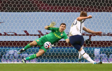 Tottenham Sukses Kalahkan...