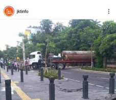 Akibat Truk Mogok, Lalu...