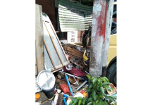Lagi Makan Lontong Sayur,...