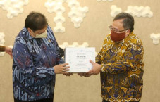 Menko Airlangga Minta...