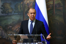 Lavrov: Gunakan Sanksi...