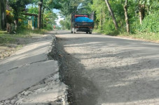 Banyak Jalan Rusak,...