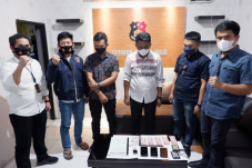 Peras Kepala Desa di...