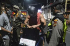 Bandel, 38 Bule di Bali...