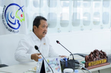 Menteri Sakti Minta...