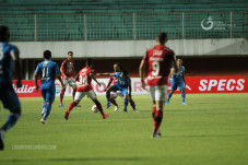 Raih Poin Saat Bentrok...