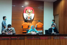 Dua Tersangka Pejabat...