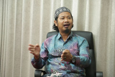 Patuhi Hukum dan Aturan...