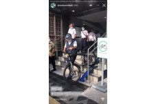 Bersepeda, Anies Ngantor...