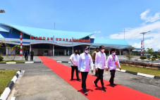 Resmikan Bandara Kuabang,...