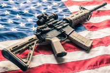 Senapan Serbu AR-15,...