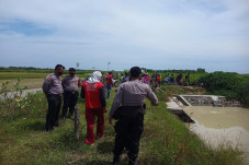 Warga Rembang Gempar,...