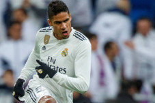 Varane Malas Bicara...