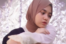 Raih Platinum, Hanin...