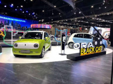 Mobil-mobil Listrik...