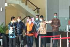 KPK Tahan Mantan Dirut...