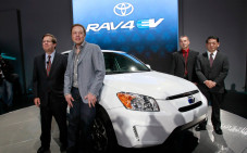 Toyota dan Tesla Dikabarkan...