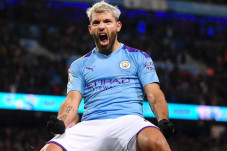 Ambil Aguero, Juventus!...